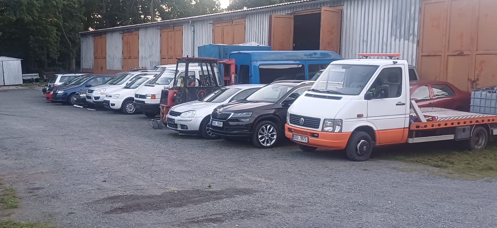 Auta na prodej u autoslužby Vilém Kail v Městečku
